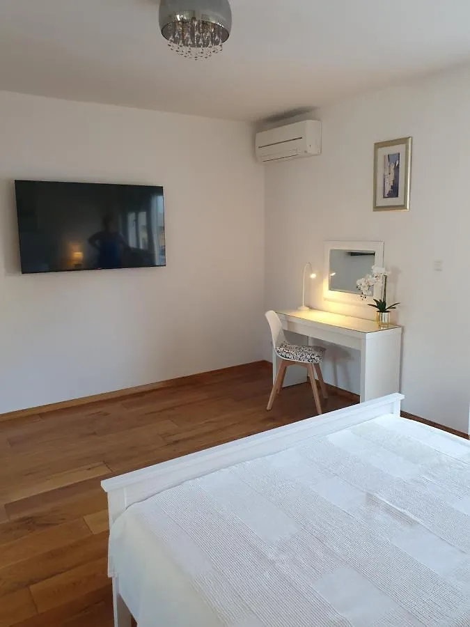 Apartment Nina Rab Town 0*,