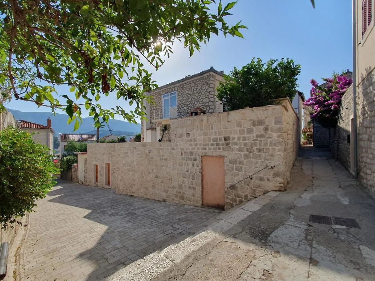 Apartment Nina Rab Town
