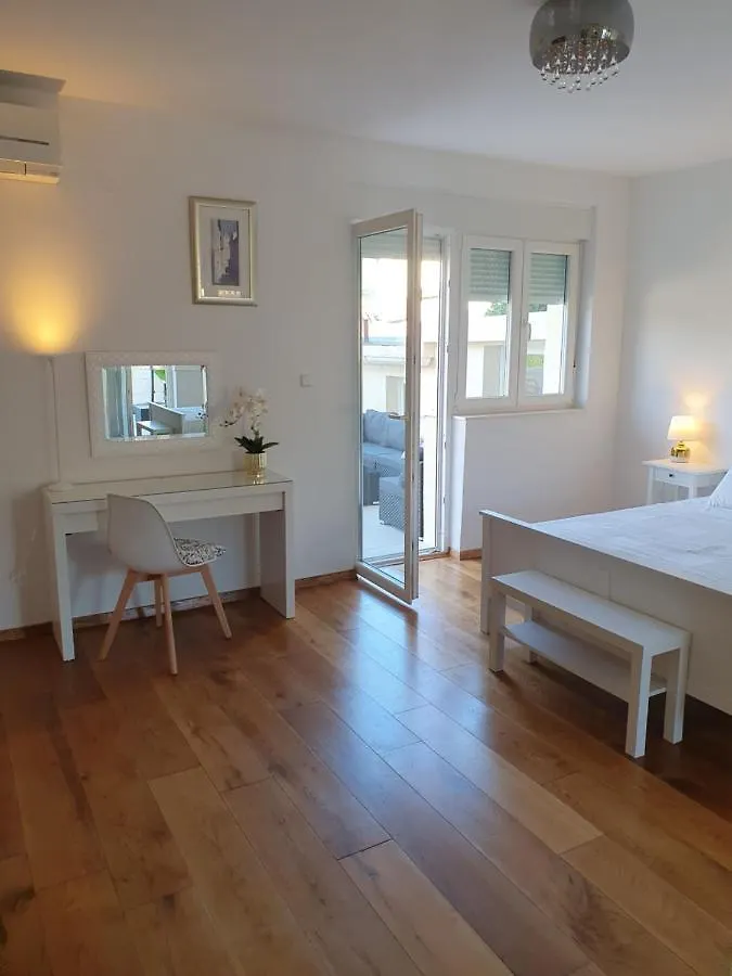 Apartment Nina Rab Town 0*,  Croatia